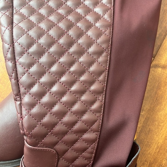 Annabeth Quilted Flat Boots Size 9 - Picture 12 of 12